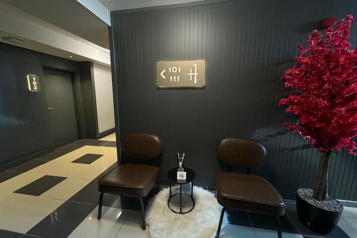 Ballroom/Hall 79 of 94
