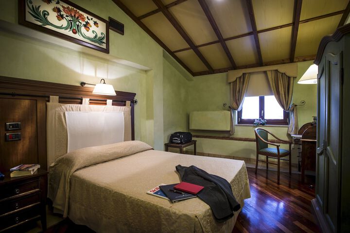 Room 49 of 80