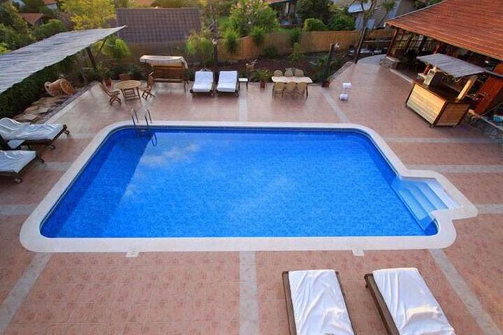 Pool 76 of 91