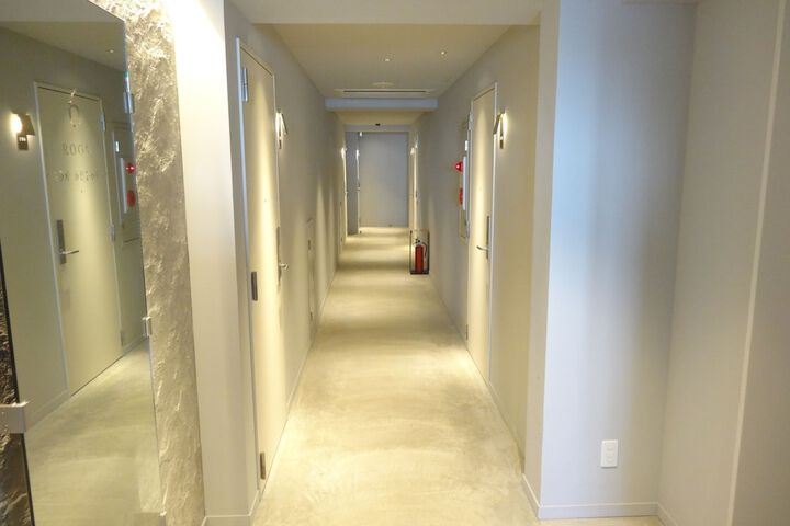 Ballroom/Hall 28 of 31