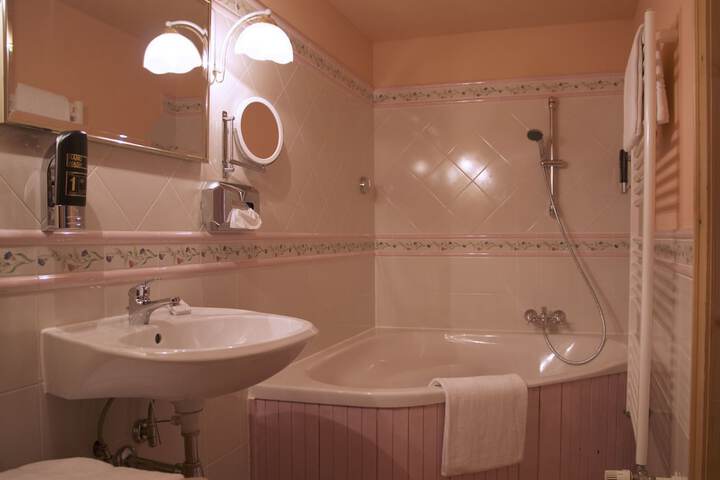 Room 34 of 48