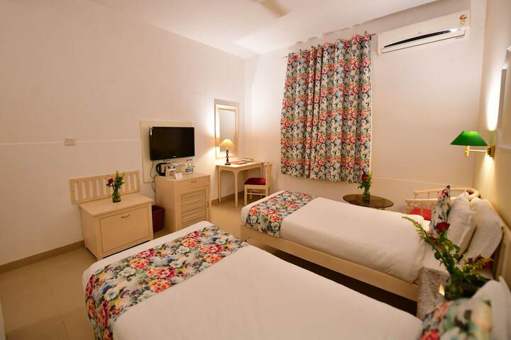 Room 5 of 44