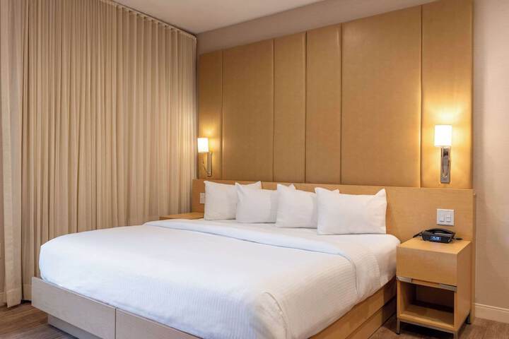 1 King Bed (11 of 20)