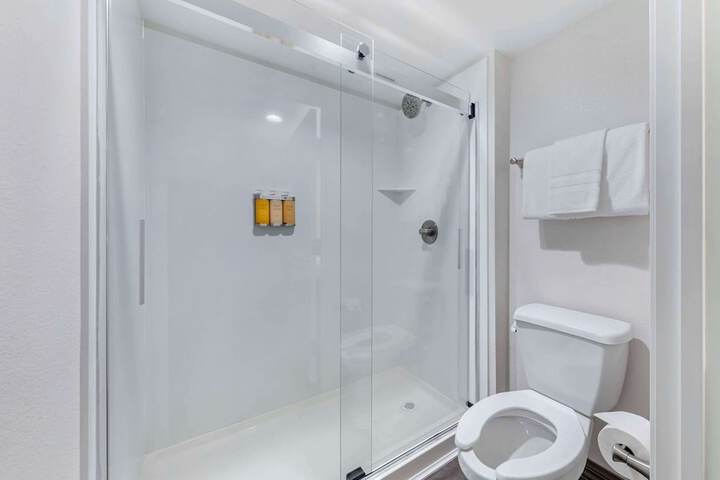 Double Accessible (2 of 5)