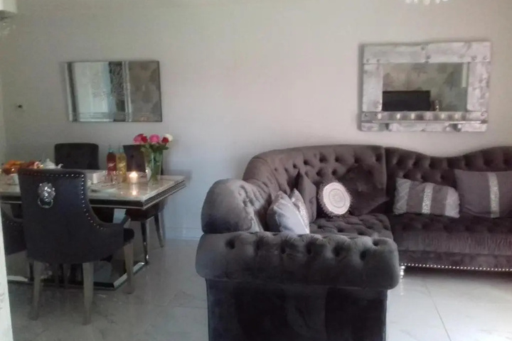 Room 4 of 7