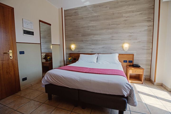 Room 7 of 73