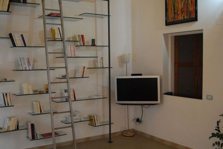 Room 10 of 27