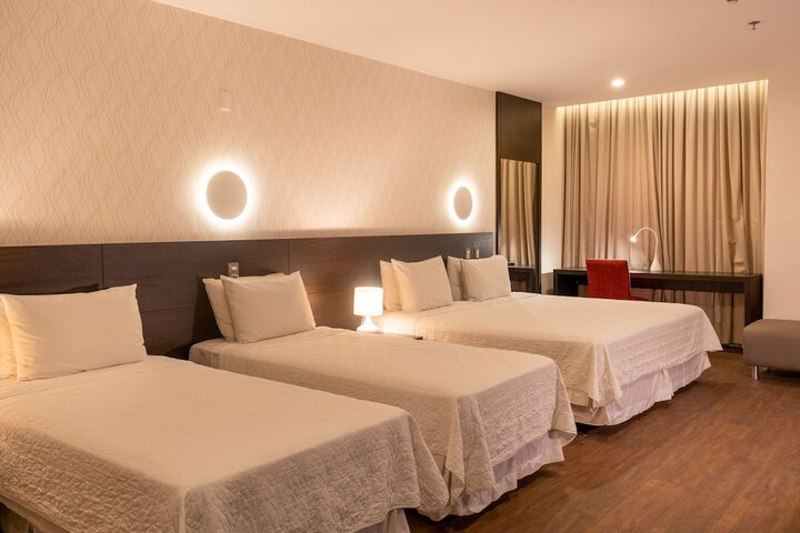 Room 42 of 183