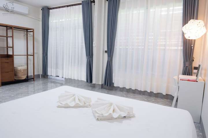 Room 10 of 272
