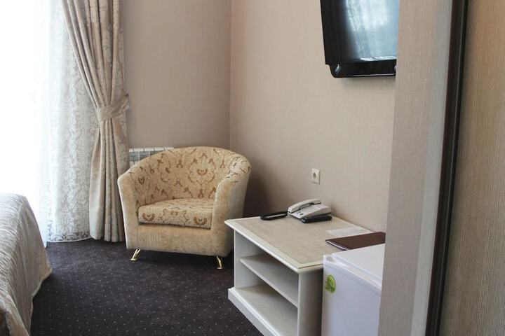 Room 9 of 42