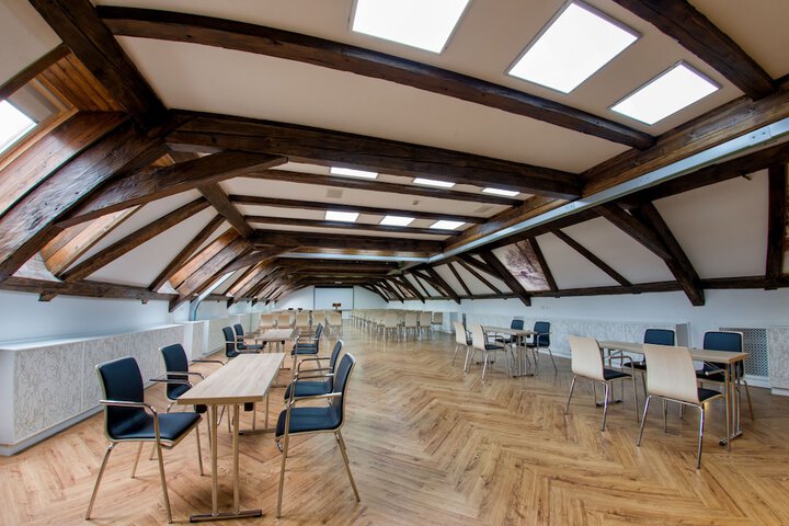 Business Center 28 of 33