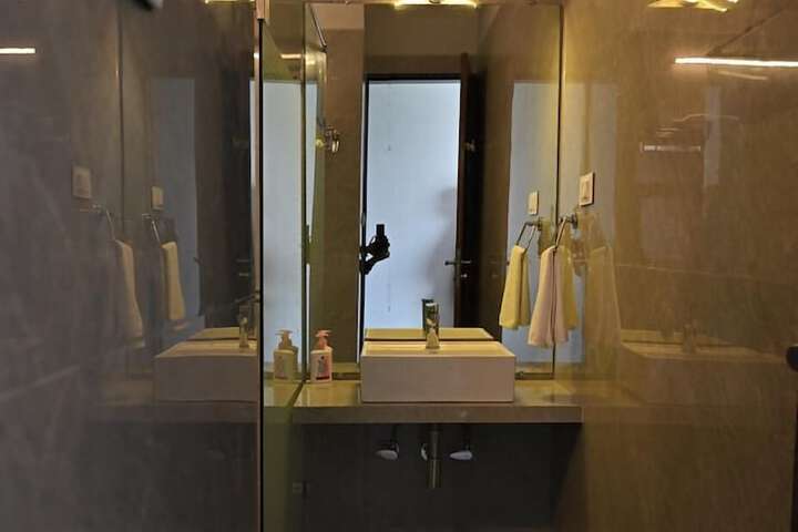 Room 8 of 15