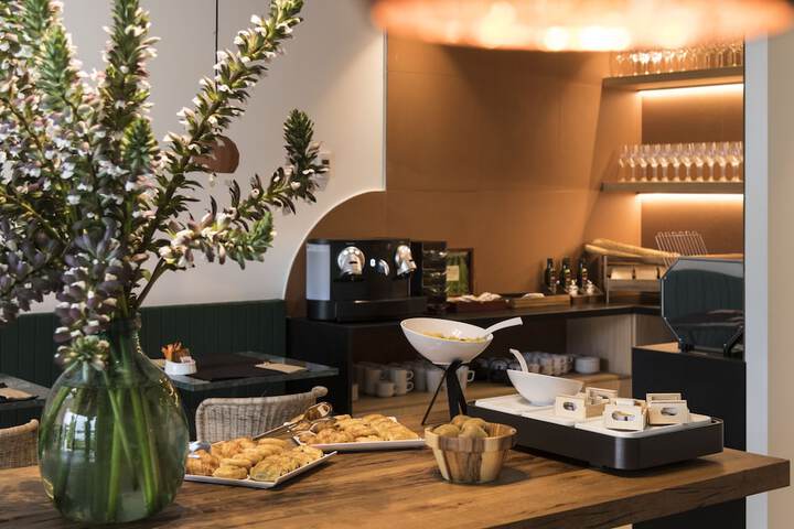 Breakfast/Coffee Service 80 of 108