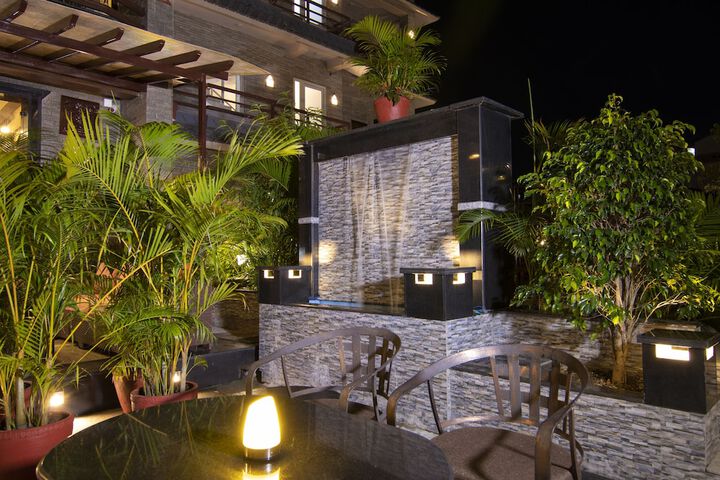 Hotel Exterior 32 of 37