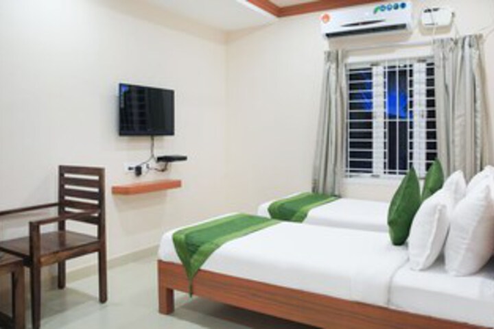 Room 13 of 26