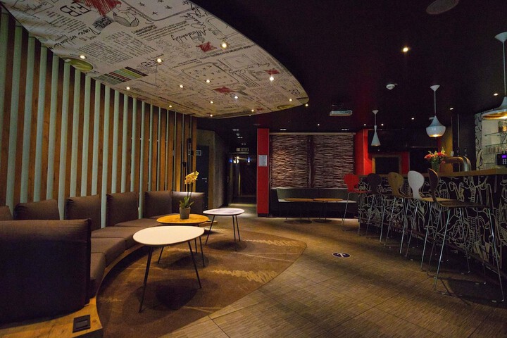 Lounge 55 of 71