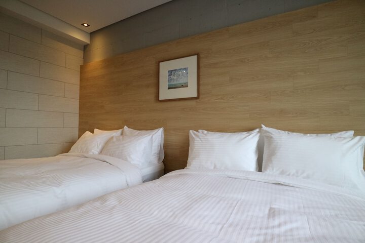 Room 8 of 43