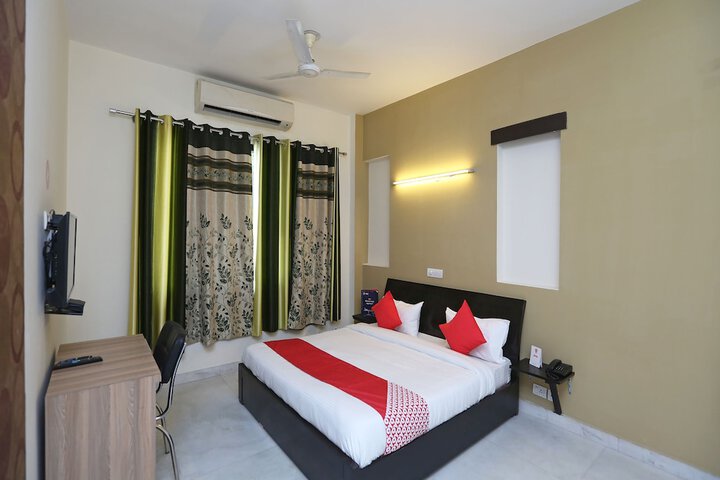 Room 8 of 20