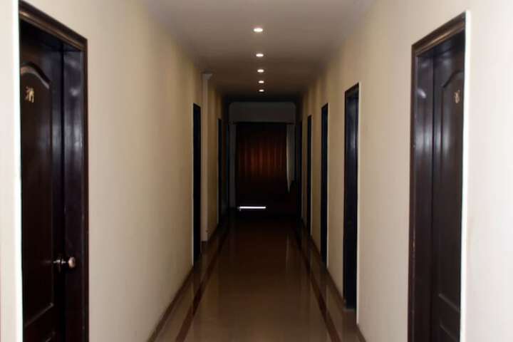 Ballroom/Hall 11 of 12