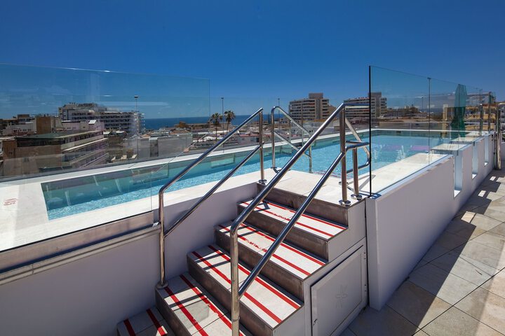 Hotel Pool