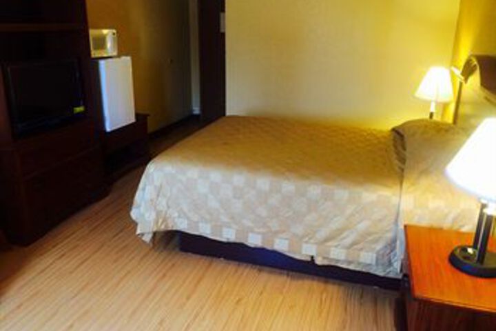Room 5 of 8