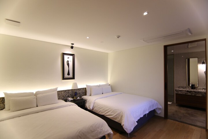 Room 144 of 190