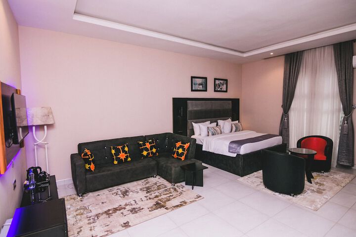 Room 6 of 37