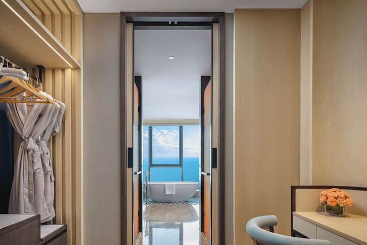 Room 28 of 118