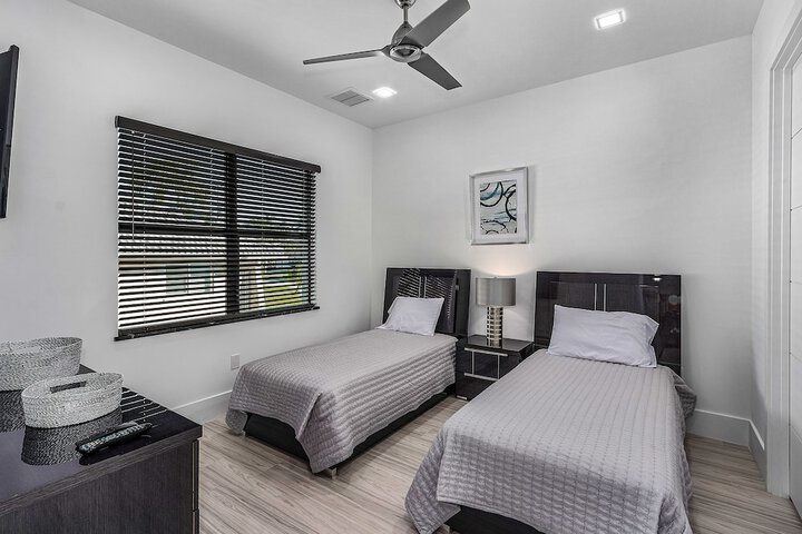 Room 11 of 42