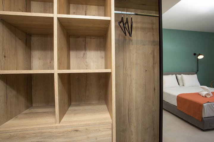 Room 14 of 76