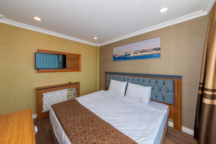 Room 7 of 48