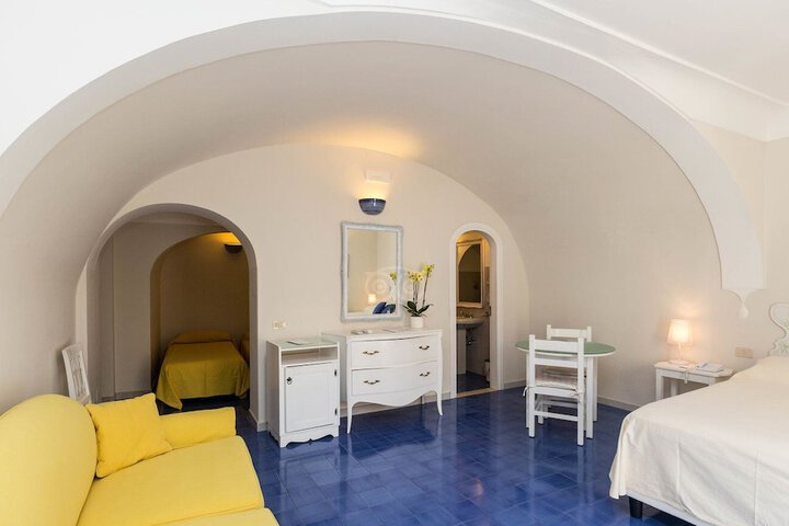 Room 3 of 62
