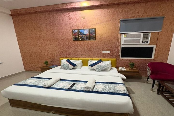 Room 8 of 48