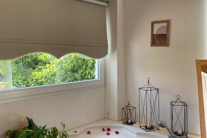Room 16 of 184