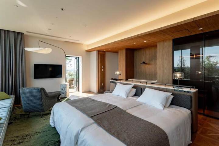 Room 26 of 190