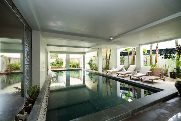 Pool Hotel