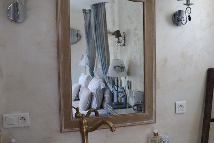 Room 3 of 44