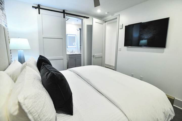 Room 5 of 371