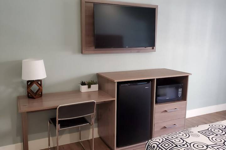 Basic Room 1 King Bed (2 of 6)