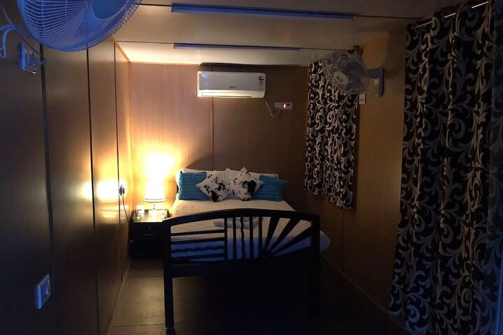 Room 45 of 195