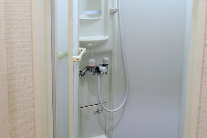 Room 6 of 11