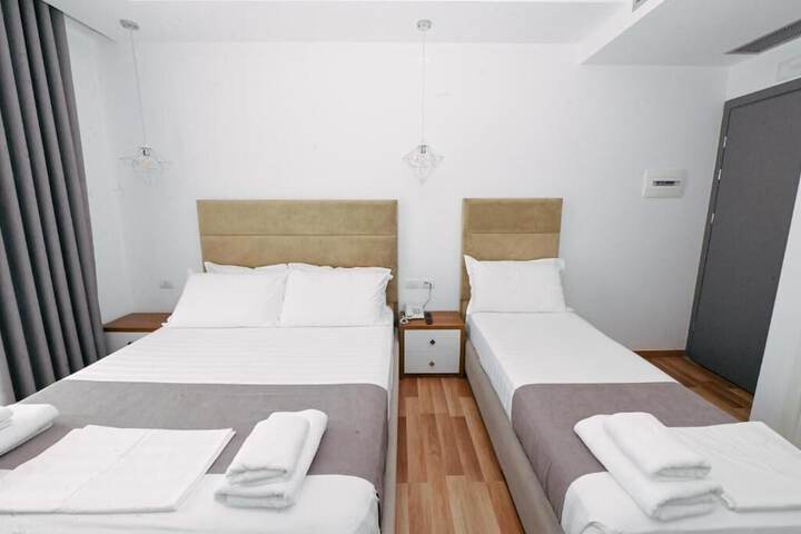 Room 33 of 71