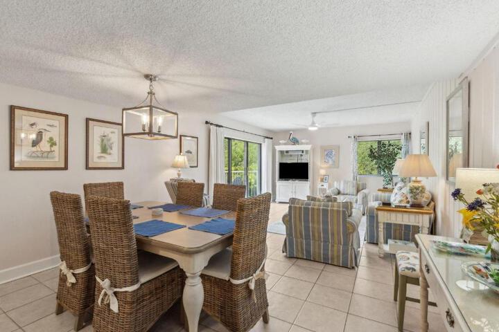 Image of 2034 Beachwood
