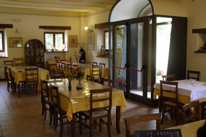 Dining 16 of 33