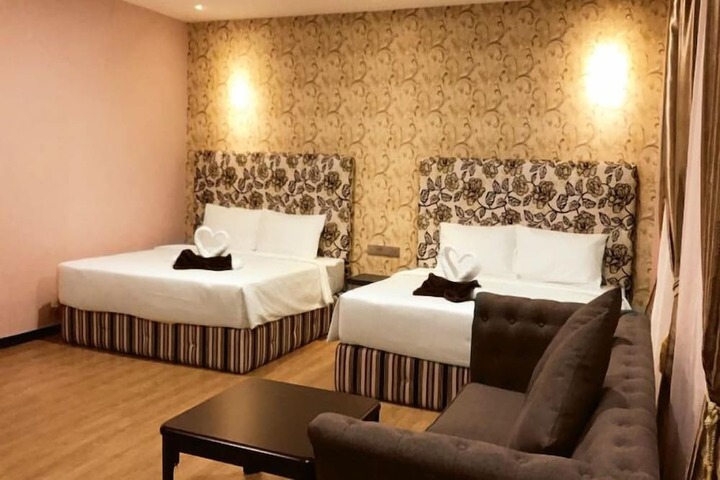 Room 27 of 49