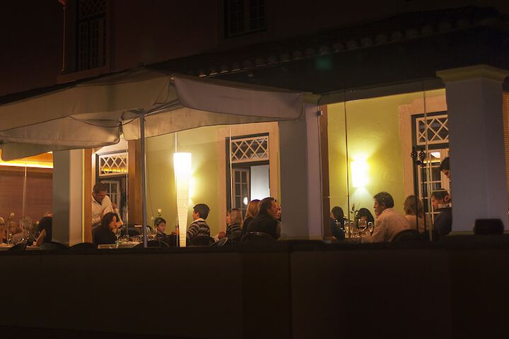 Dining 37 of 65