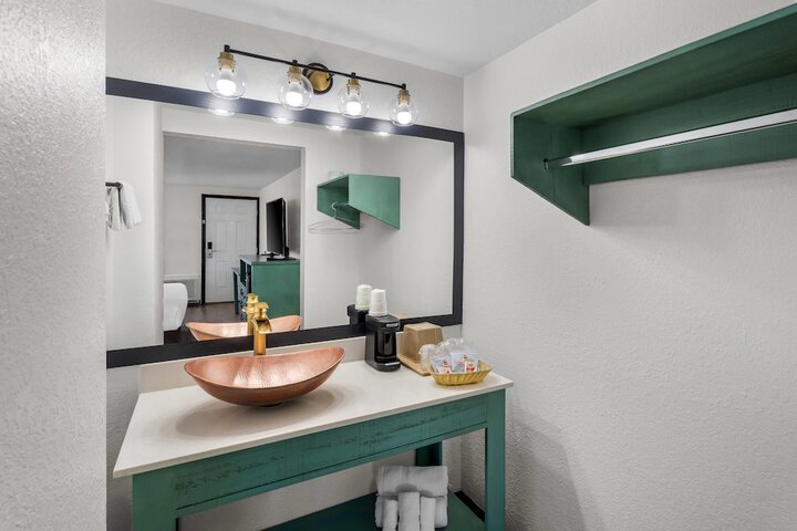 Room 20 of 35