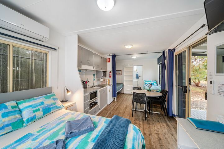 Room 16 of 166
