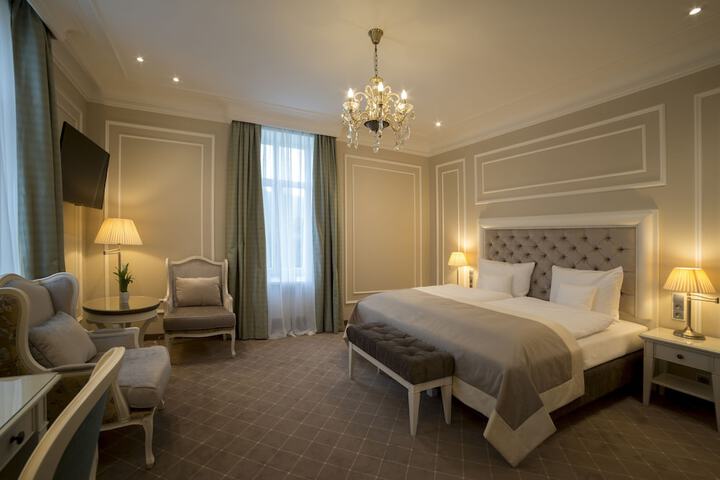 Room 5 of 42