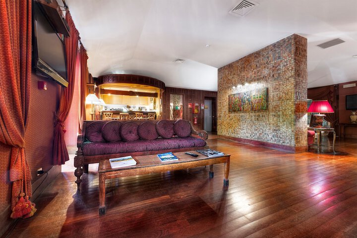 Guest Lobby